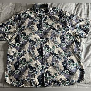 Tommy Bahama Mens Big and Tall Floral Button-Up Shirt. Cotton/silk. 3Xl